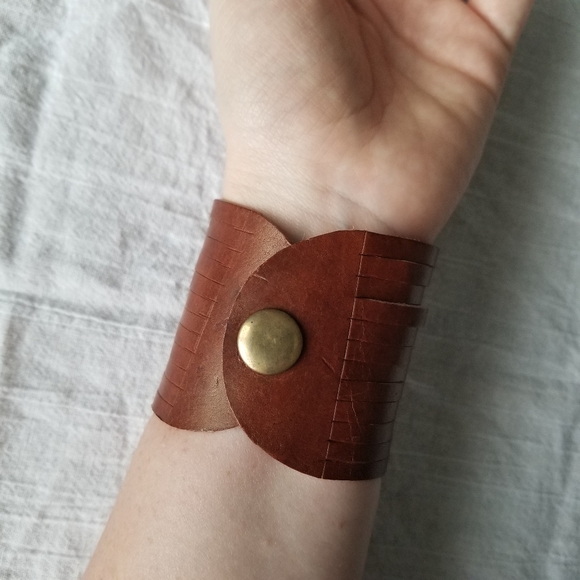 💥 Leather Snap Bracelet - Picture 3 of 4